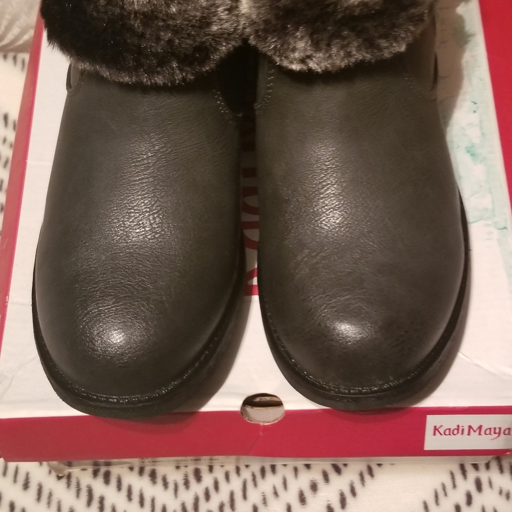 Womens Boots/Booties Size 8 BRAND NEW